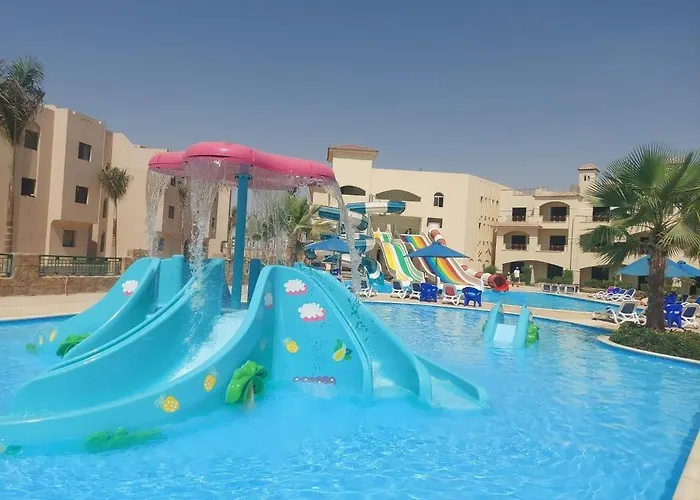 رجاء الاستفسار عبر الواتس في الصور, قرية لاسرينا بالم بيتش بالعين السخنة لمحبي الهدوء والرقي, للأسر فقط, دور أول وسط غرفتين وصالة بفيو البول والبحر من كافة الغرف, شاطئ رملي مجاني, اكوا بارك مجاني, الموقع لا يتيح الرد على استفسارات الحجز, واتس ف *