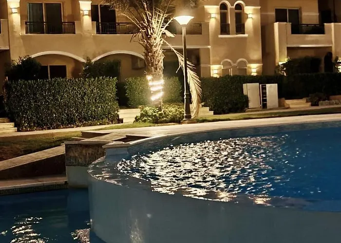رجاء الاستفسار عبر الواتس في الصور, قرية لاسرينا بالم بيتش بالعين السخنة لمحبي الهدوء والرقي, للأسر فقط, دور أول وسط غرفتين وصالة بفيو البول والبحر من كافة الغرف, شاطئ رملي مجاني, اكوا بارك مجاني, الموقع لا يتيح الرد على استفسارات الحجز, واتس ف Ain Sukhna