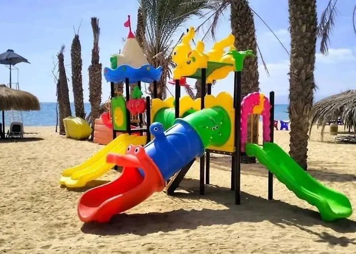 رجاء الاستفسار عبر الواتس في الصور, قرية لاسرينا بالم بيتش بالعين السخنة لمحبي الهدوء والرقي, للأسر فقط, دور أول وسط غرفتين وصالة بفيو البول والبحر من كافة الغرف, شاطئ رملي مجاني, اكوا بارك مجاني, الموقع لا يتيح الرد على استفسارات الحجز, واتس ف * Ain Sukhna