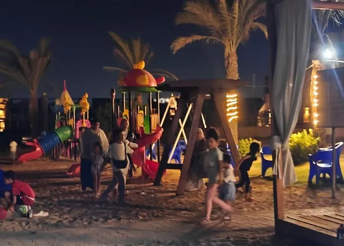 Apartment رجاء الاستفسار عبر الواتس في الصور, قرية لاسرينا بالم بيتش بالعين السخنة لمحبي الهدوء والرقي, للأسر فقط, دور أول وسط غرفتين وصالة بفيو البول والبحر من كافة الغرف, شاطئ رملي مجاني, اكوا بارك مجاني, الموقع لا يتيح الرد على استفسارات الحجز, واتس ف *